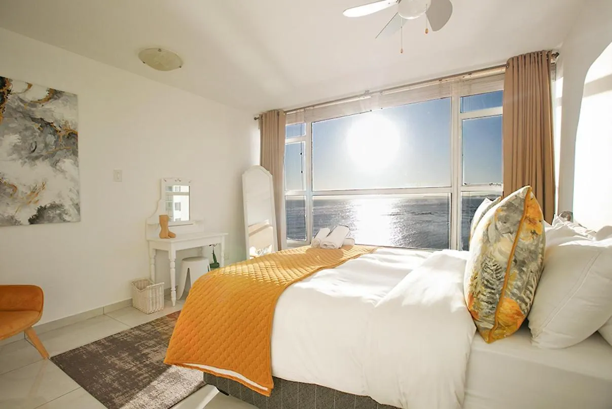 Seaside Sunsets Daire Strand