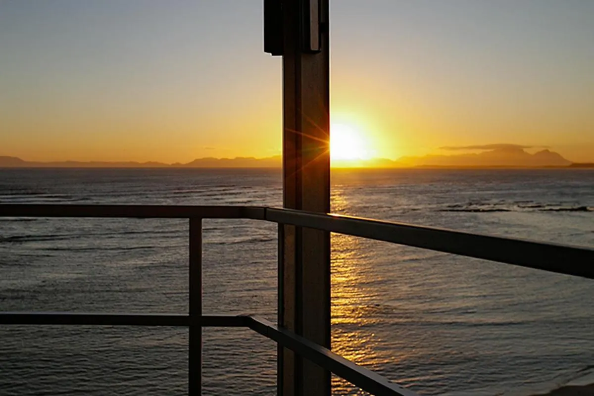 Seaside Sunsets Daire Strand